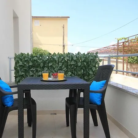 Апартаменти Lovre Макарська