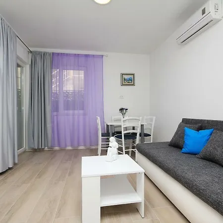 Lovre Apartamento Makarska