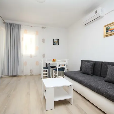 Lovre Apartamento Makarska