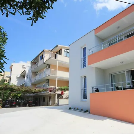 Lovre Apartamento Makarska
